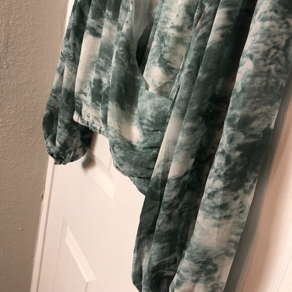 ASTR The Label Green White Faux‎ Wrap Flowy Balloon Sleeve Blouse Womens Size S - Picture 4 of 8